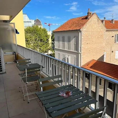 3 Balcon Parking Apartment